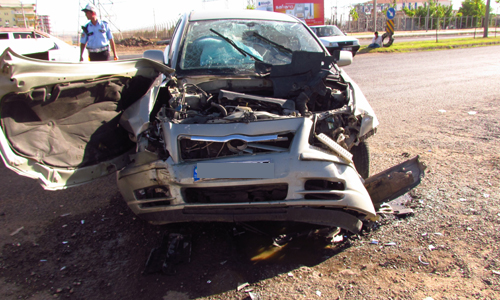 İKİ ARAÇ ÇARPIŞTI: 6 YARALI