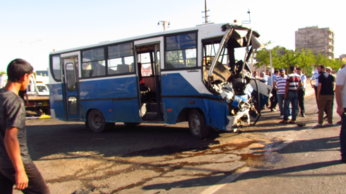 HASTANE SERVİS ARACI KAZA YAPTI: 13 YARALI