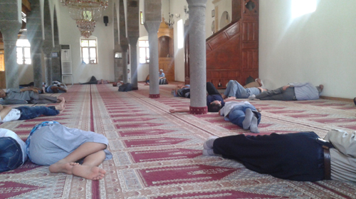 SICAKTAN BUNALANLAR CAMİLERE KOŞTU