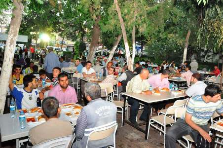 SİVEREK'TE İFTAR ÇADIRLARI KURULDU