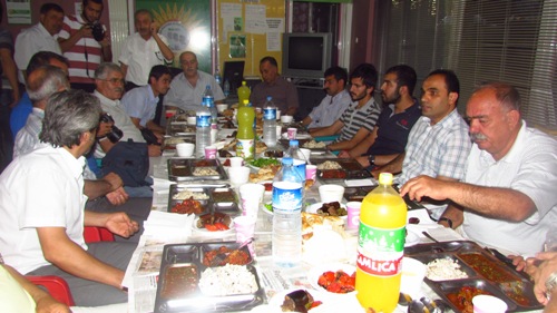 KÜRT KÜLTÜR MERKEZİNDEN İFTAR YEMEĞİ