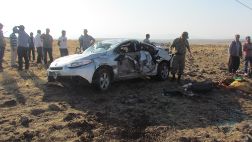 SİVEREK-ÇERMİK YOLUNDA KAZA 3 ÖLÜ, 7 YARALI