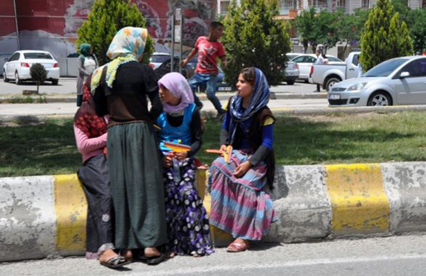 SURİYE KIZLAR KÖTÜ NİYETLİ KİŞİLERİN ELİNE DÜŞEBİLİR