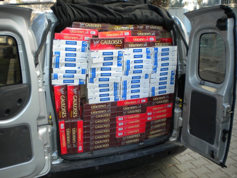 SİVEREK'TE 15 BİN 900 PAKET SİGARA ELE GEÇİRİLDİ.