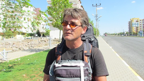 BARIŞ AKTİVİSTİNE YAĞMUR ENGELİ