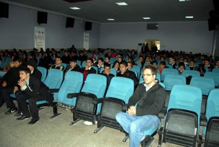 ÖĞRENCİLERE UYUŞTURUCU MADDE SEMİNERİ VERİLDİ