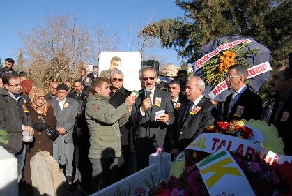 NECMETTİN BÜYÜKKAYA MEZARI BAŞINDA ANILDI