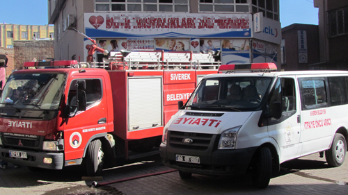 ÖZEL POLİKLİNİKTE MADDİ HASARLI YANGIN