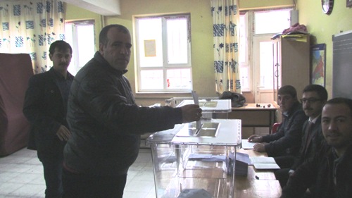 SİVEREKTE OY VERME İŞLEMLERİ BAŞLADI