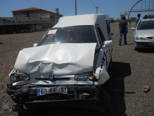 SELİMPINAR ÜST GEÇİDİ YANINDA TRAFİK KAZASI