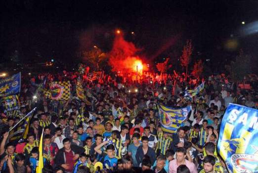 SİVEREKLİ FENERBAHÇELİLER ŞAMPİYONLUĞU KUTLADI