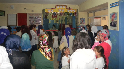 YAVUZ SELİM İLKOKULUNDAN ANNELER GÜNÜ ETKİNLİĞİ