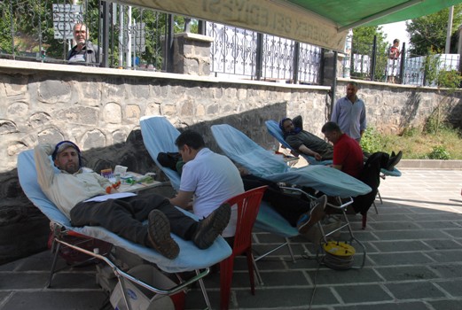 SURİYELİLER YARARINA KAN BAĞIŞI KAMPANYASI