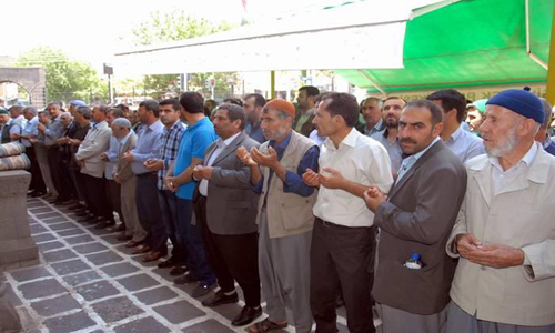 SİVEREK'TE SOMA'LI MADENCİLER İÇİN GIYABI NAMAZ