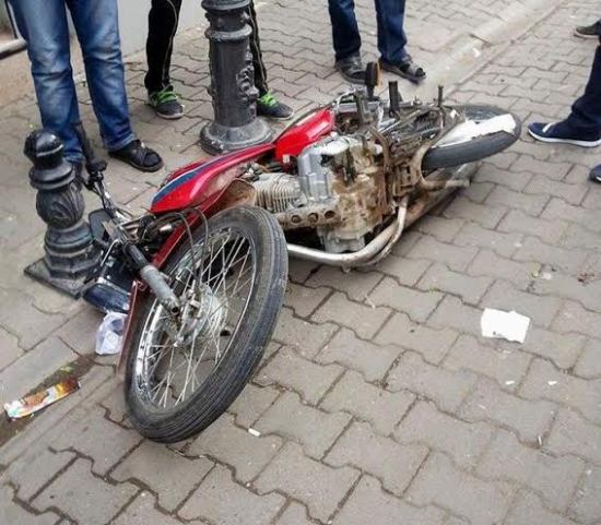 SİVEREK'TE MOTOSİKLET YAYAYA ÇARPTI