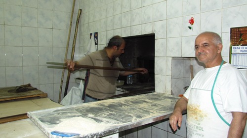 200 DERECE SICAK ÖNÜNDE ORUÇLU ÇALIŞIYOR