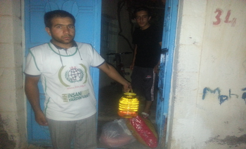 İHH'DAN 130 AİLEYE YARDIM