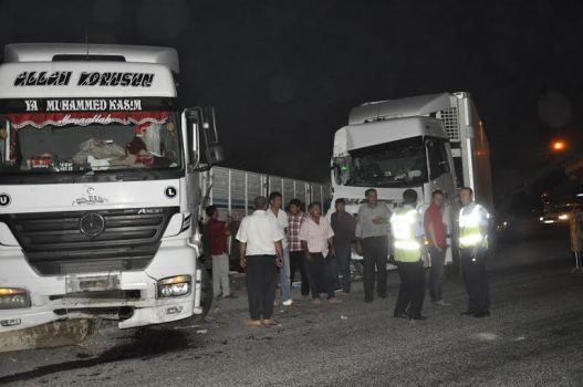 SİVEREK'TE TIR İLE KAMYON ÇARPIŞTI