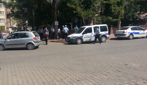 SİVEREKTE ADLİYE ÇIKIŞI KAVGA: 6 YARALI