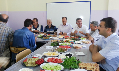 YEŞİLTAŞ GAZETECİLERLE KAHVALTIDA BULUŞTU