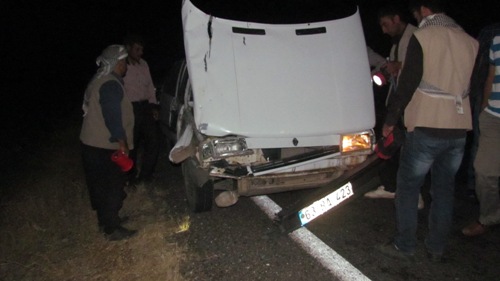 AT ARABASINA OTOMOBİL CARPTI:5 YARALI