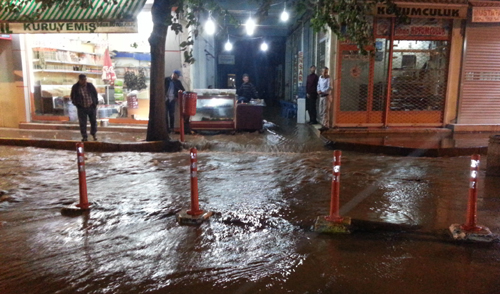 SİVEREK'TE SAĞANAK YAĞIŞ ETKİLİ OLDU