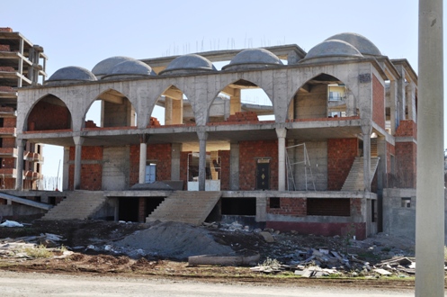 CAMİİ İNŞAATI YARDIM BEKLİYOR