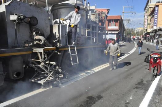 CUMHURİYET CADDESİ'NDE YOL ÇİZİM ÇALIŞMASI