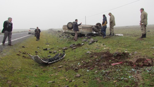 SİVEREK'TE TRAFİK KAZASI: 2 YARALI