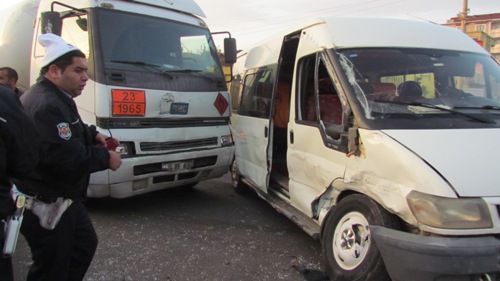 SİVEREKTE FACİANIN EŞİĞİNDEN DÖNÜLDÜ: 2 YARALI