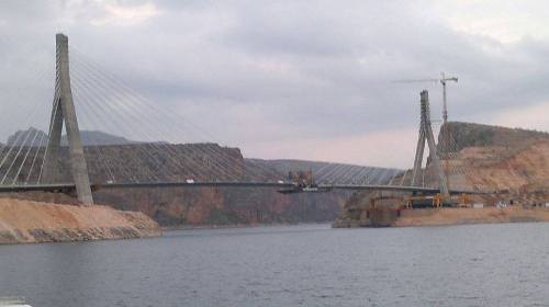 NİSSİBİ KÖPRÜSÜNÜN TAMAMLANMASINA 5 METRE KALDI