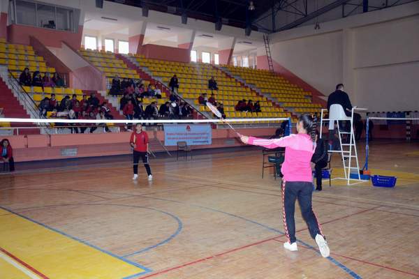 SİVEREK'TE BADMİNTON TURNUVASI BAŞLADI