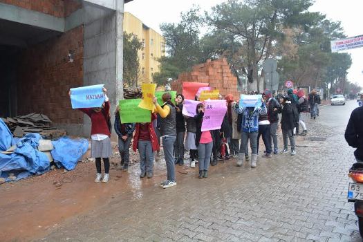 LİSE ÖĞRENCİLERİ ÖZGECAN İÇİN YÜRÜDÜ