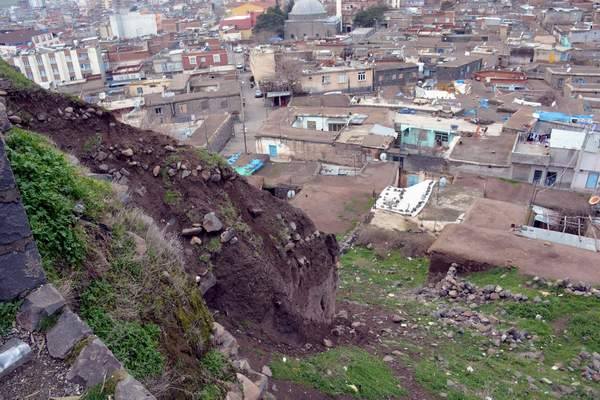 TARİHİ SİVEREK KALESİ TEHLİKE SAÇIYOR