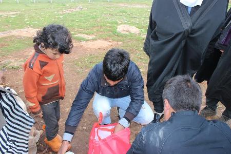 SOSYAL YARDIM MÜDÜRLÜĞÜNDEN MÜLTECİLERE YARDIM