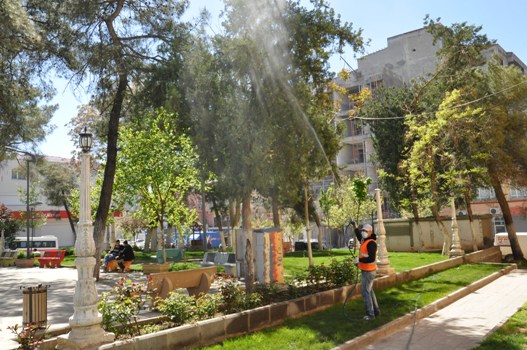 SİVEREK PARKLARINDA İLAÇLAMA ÇALIŞMASI