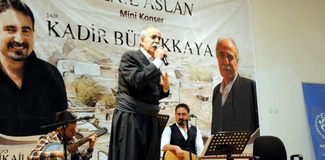 "HER Çİ BI EŞQé WELATİ DEST PéYKERD"