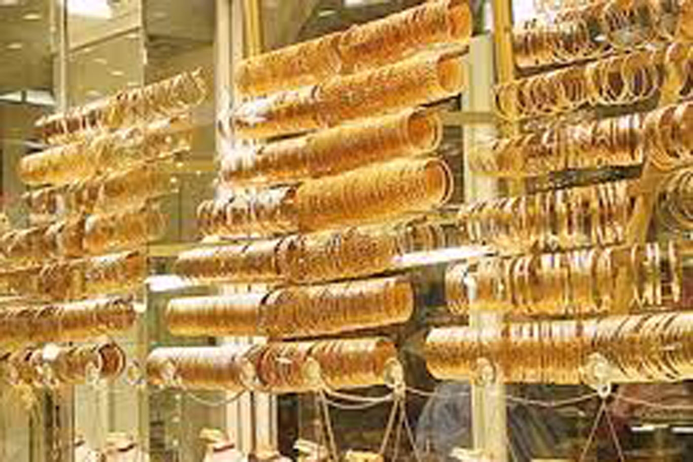 HİLVAN'DA KUYUMCUYU SOYDULAR