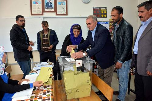 85 YAŞINDAKİ ZERİ NİNE OYUNU KULLANDI