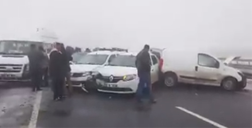 HAVAALANI YOLUNDA ZİNCİRLEME KAZA