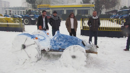 KARDAN TRAKTÖR HERKESİN İLGİSİNİ ÇEKTİ