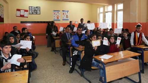 SİVEREK'TE 74 BİN 500 ÖĞRENCİ KARNE ALDI