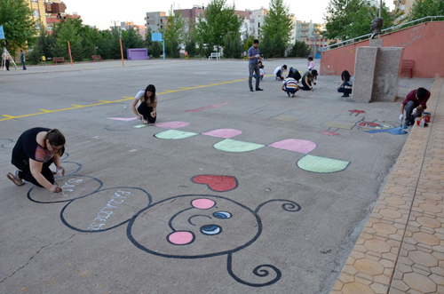 Gönüllü Öğretmenlerden Çocuklar İçin Oyun Alanı