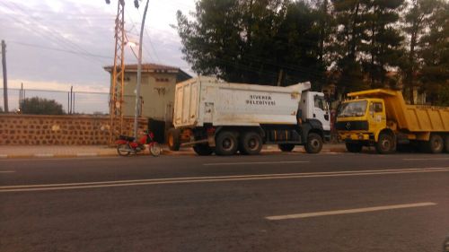 Topçu Alayının Giriş Kapıları İş Makineleri İle Kapatıldı