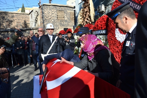 Polis Memuru İçin Cenaze Töreni Düzenlendi