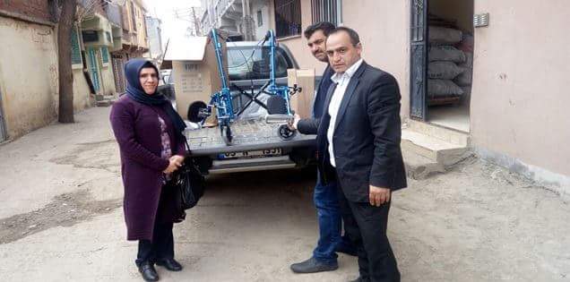 Engelliler Derneğinden tekerlekli sandalye yardımı