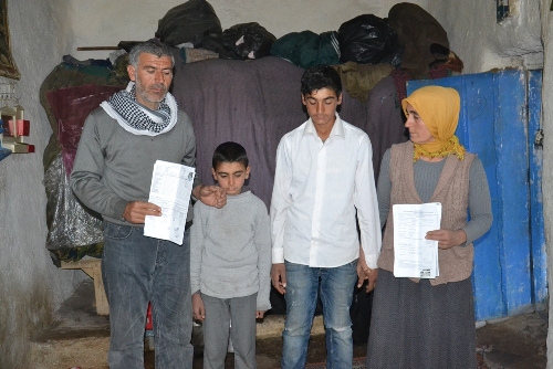 Evleri yanan aile yardım bekliyor
