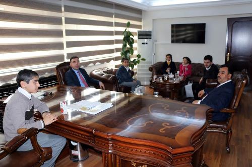 Başkanlık koltuğuna 5. Sınıf öğrencisi Rıdvan Yaban oturdu