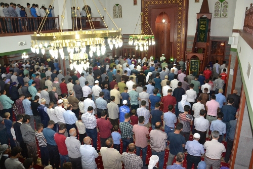 Siverekte ilk teravih namazı kılındı