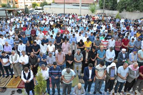 Siverekte Bayram namazında camiler doldu taştı